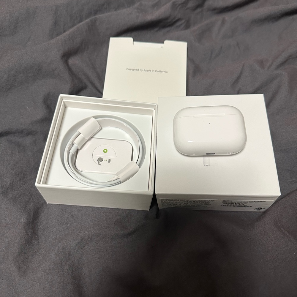Apple AirPods Pro 2nd Generation With MagSafe Wireless Charging Case - Picture 7 of 7